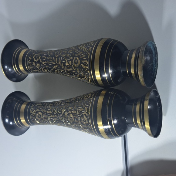 Copper Handmade Floral Pattern Black and Gold Vase Made in India - Picture 4 of 5